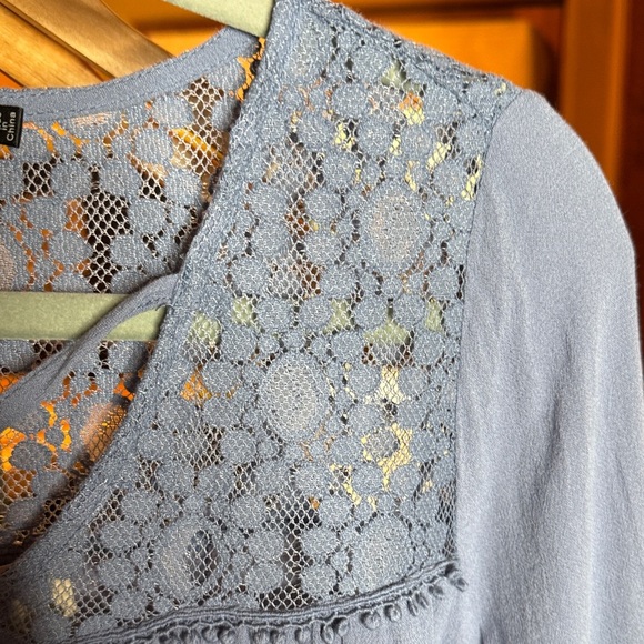 NWT Doe & Rae Blue Lace Blouse Trumpet Sleeves Size Small - Picture 5 of 7